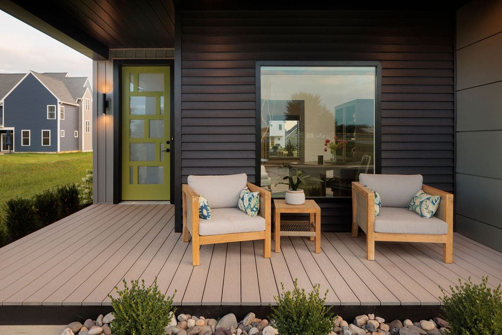 Outdoor living porch